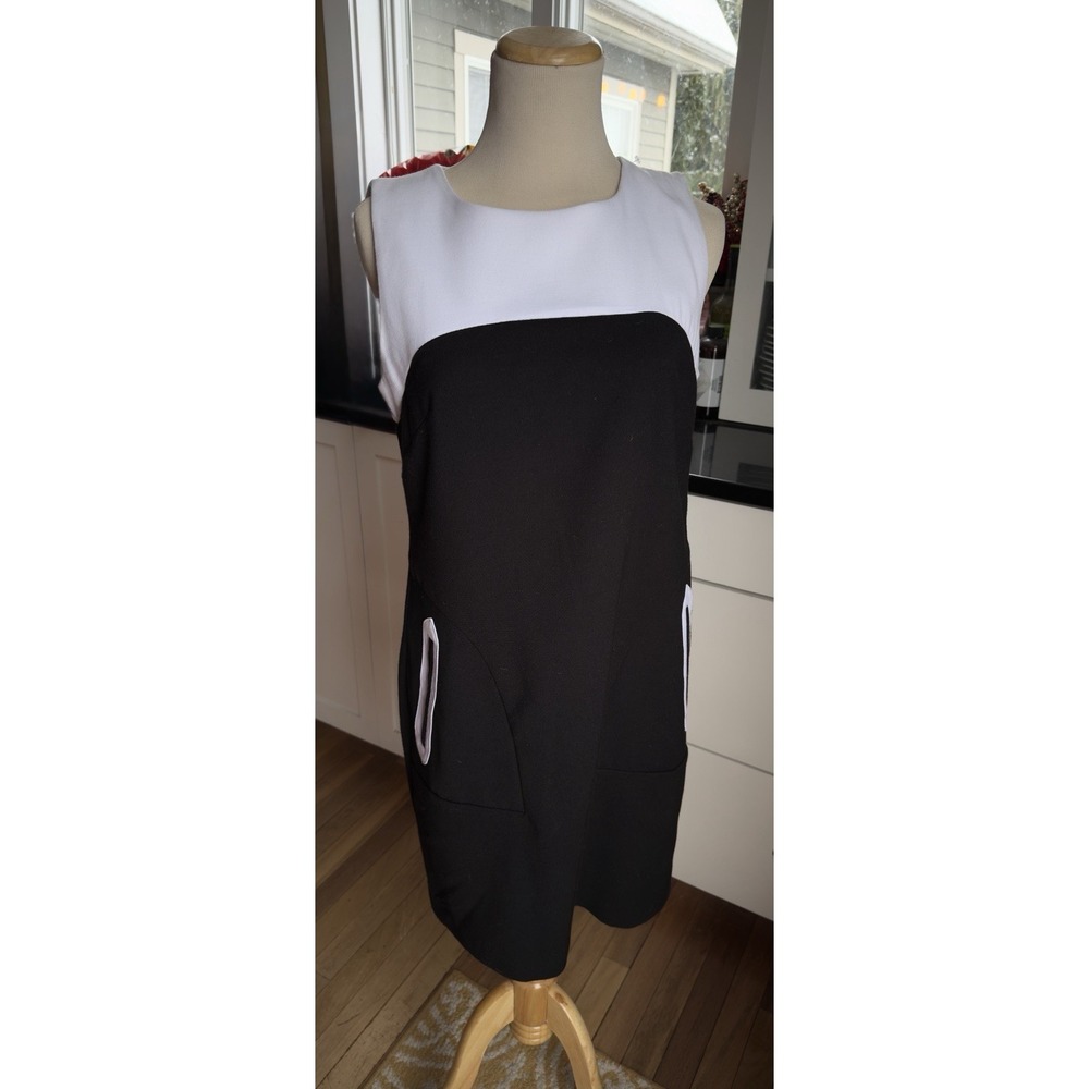 Liz Claiborne Black White Sleeveless‎ Sheath Dress Accented Pockets Classy Sz 6